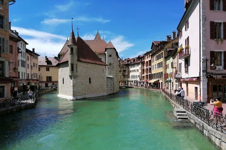 Private excursion to Annecy from Lyon with tastings and cruise