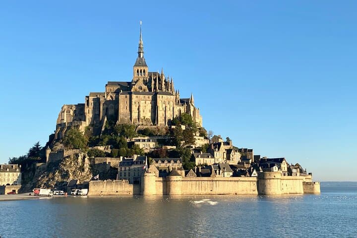 Live Guided Mont Saint-Michel D Day Private trip by Mercedes