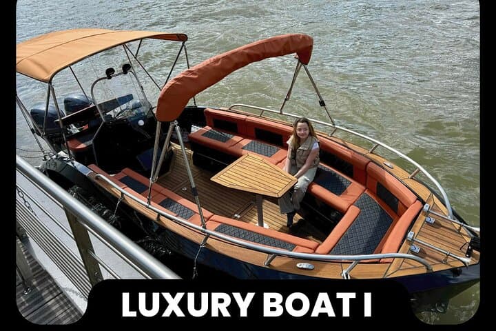 Top Private Cruises in Paris with French Champagne and surprises