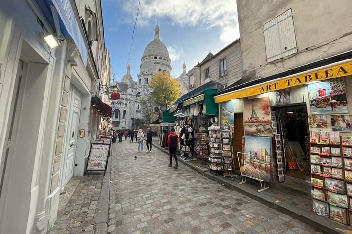 Small Group Walking Tour of Montmartre -10 people max