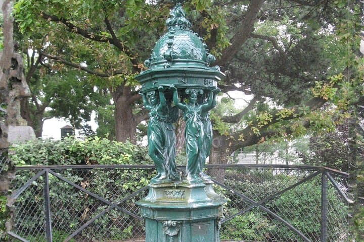 Montmartre Self-guided Walking Tour & Scavenger Hunt