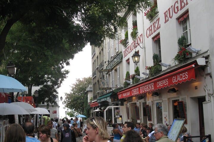 Montmartre Self-guided Walking Tour & Scavenger Hunt