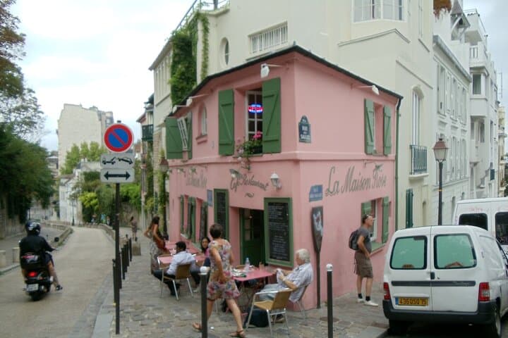 Montmartre Self-guided Walking Tour & Scavenger Hunt