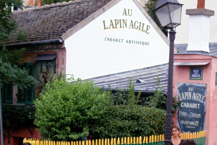 Montmartre Self-guided Walking Tour & Scavenger Hunt