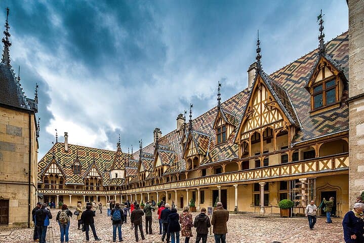 One day private round transfer to Burgundy from Paris