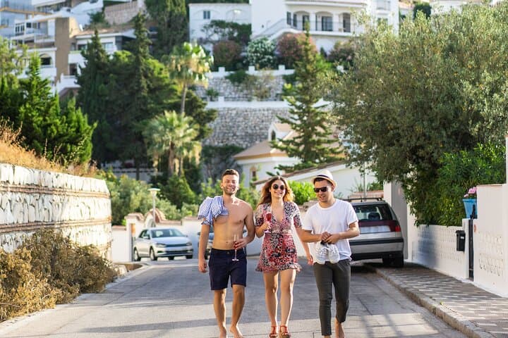 Explore Saint-Tropez in 60 minutes with a Local