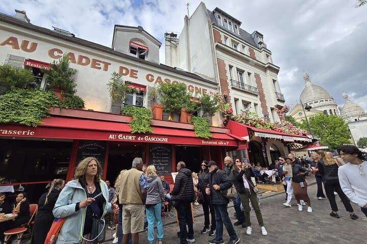 A Tapestry of Art and Romance in Montmartre
