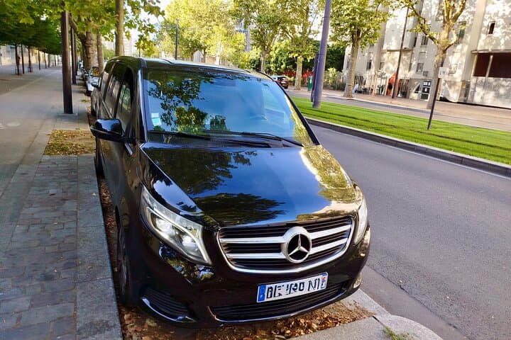 Private transfer Paris Beauvais - One way