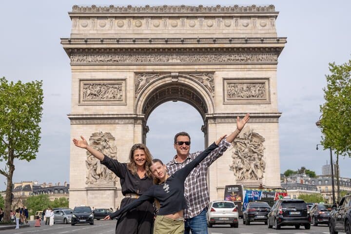 Paris Professional Photoshoot at the Arc de Triomphe