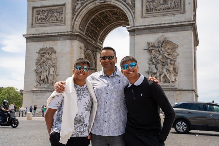 Paris Professional Photoshoot at the Arc de Triomphe