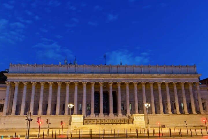 Lyon Self Guided Walking Tour with an App