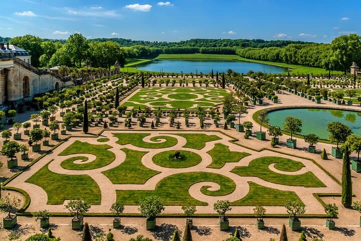 After your guided tour concludes, wander the extensive gardens surrounding the palace!