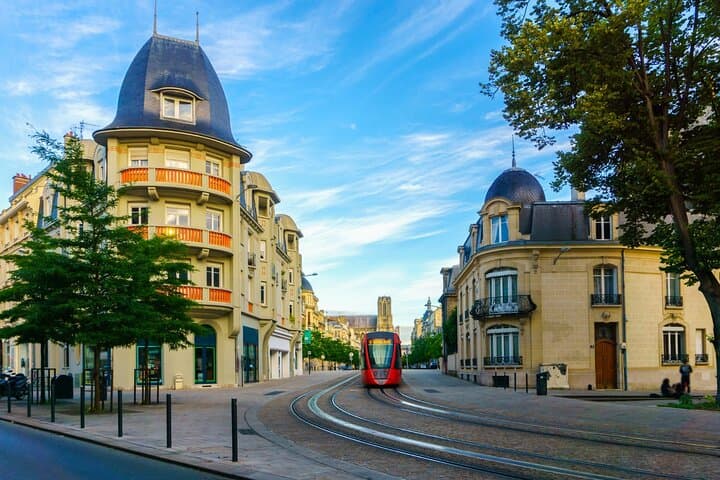 Explore Reims in 60 minutes with a Local