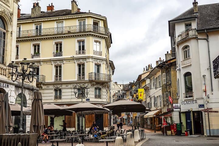 Explore Chambéry in 60 minutes with a Local