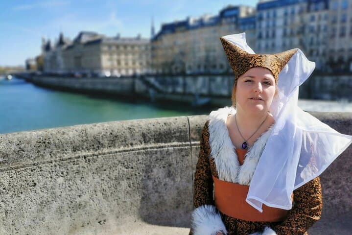 Unusual Guided Tour of Ile de la Cité Narrated by Isabeau