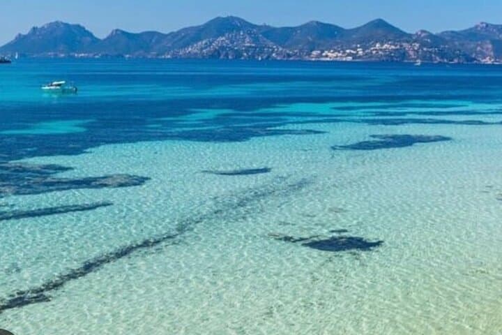 Sailboat ride towards the islands of lerins of Cannes