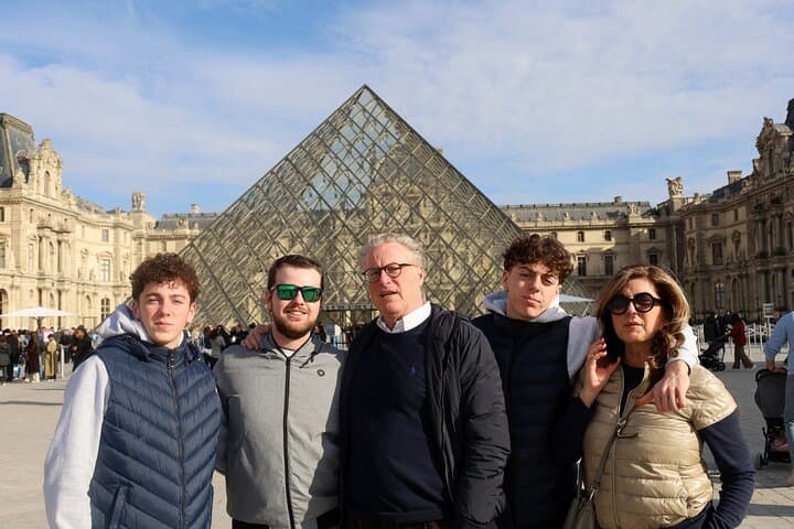Private Paris Tour by Minivan with photoshoot included