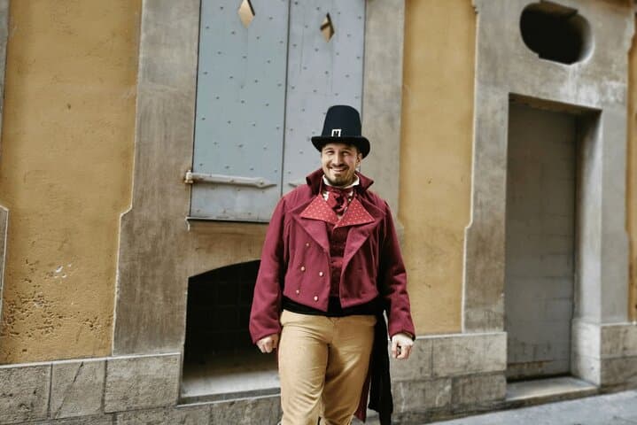 Unusual guided tour of Old Nice by a 19th century executioner