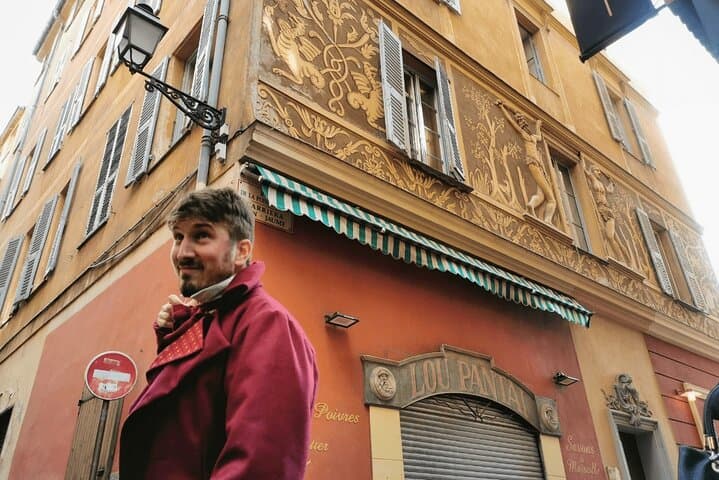 Unusual guided tour of Old Nice by a 19th century executioner