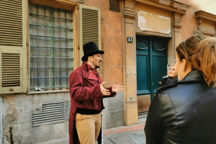 Unusual guided tour of Old Nice by a 19th century executioner