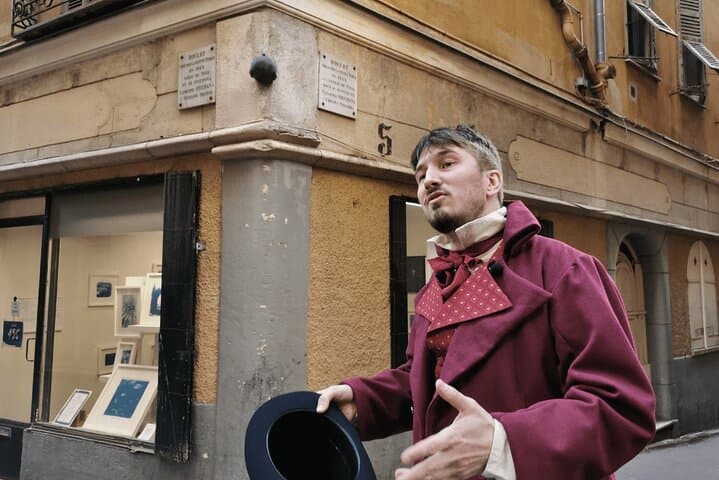 Unusual guided tour of Old Nice by a 19th century executioner