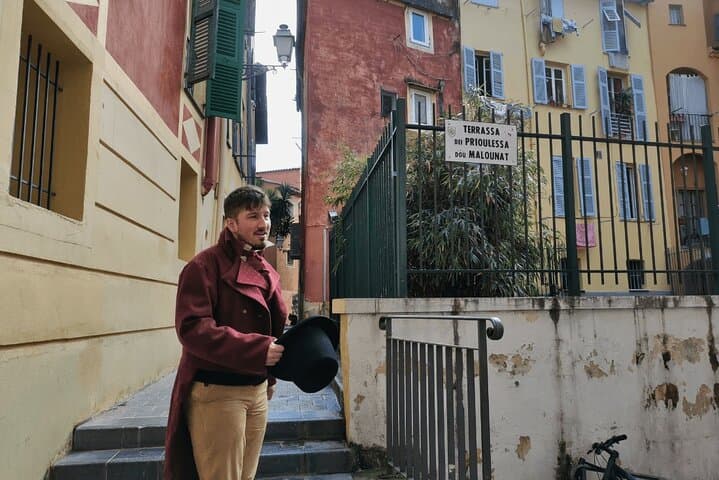 Unusual guided tour of Old Nice by a 19th century executioner