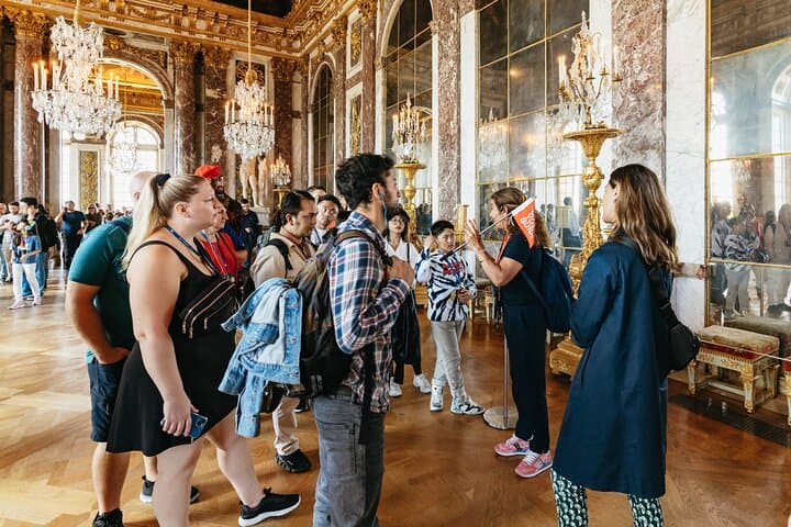 Versailles Palace Guided Tour with Reserved Entry