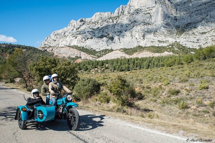 From Aix-en-Provence: 1-Hour Scenic Sidecar Tour on Cézanne Road