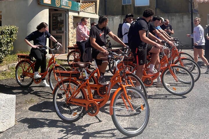Electric bike rental TROTTUP in Gruissan with GPS guided tours to discover local producers