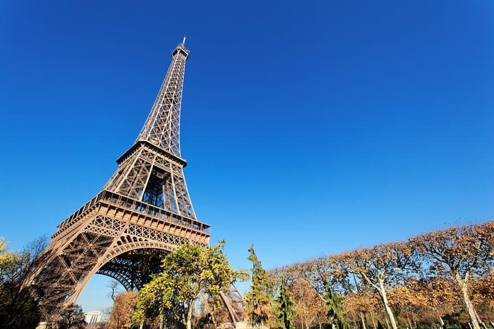 Paris: Digital Tour with No Guide – Use Your Phone to Explore
