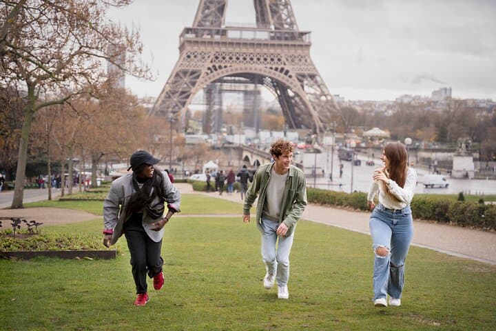 Paris: Digital Tour with No Guide – Use Your Phone to Explore
