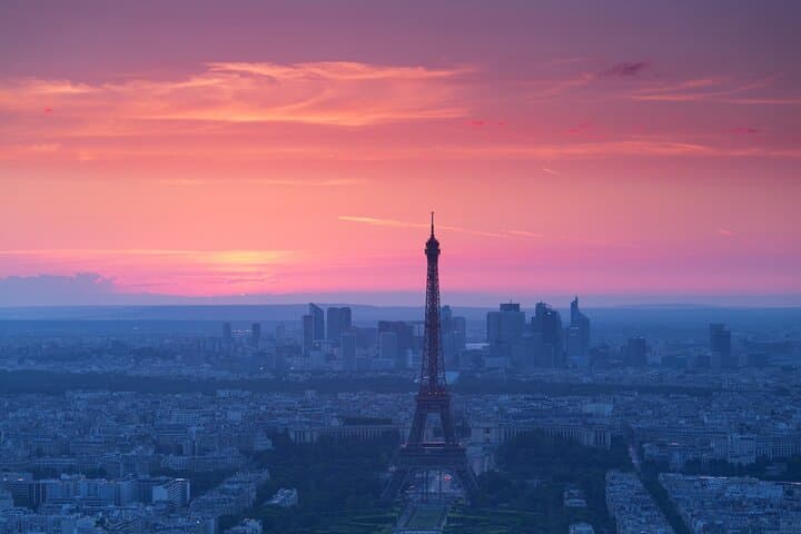 Paris: Digital Tour with No Guide – Use Your Phone to Explore