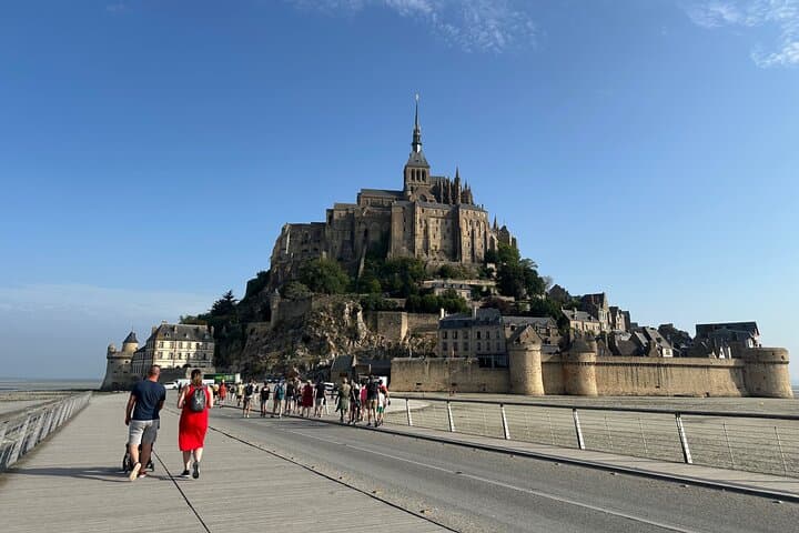 Private Day Trip from Paris to Mont Saint-Michel and Étretat
