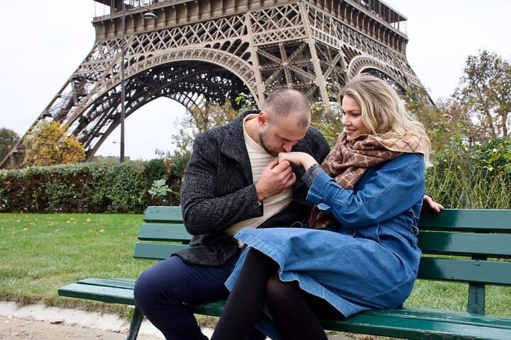 Paris: Luxury Private Photo Eiffel Tower & Louvre pyramid