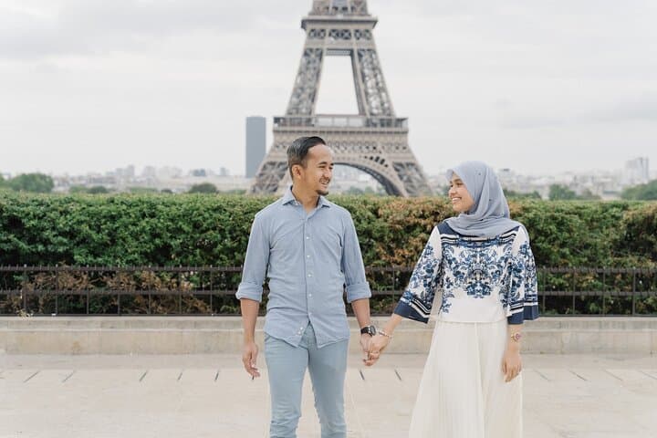 Paris - Private Photoshoot for Couples with a Local Photographer