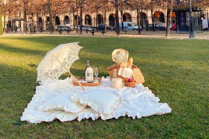 Parisian Romantic Picnic