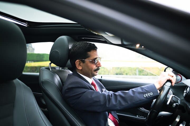 Paris: Private VIP Airport Transfers