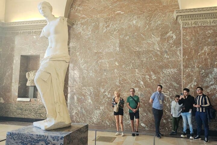 Louvre Museum Guided Tour of Masterpieces in French