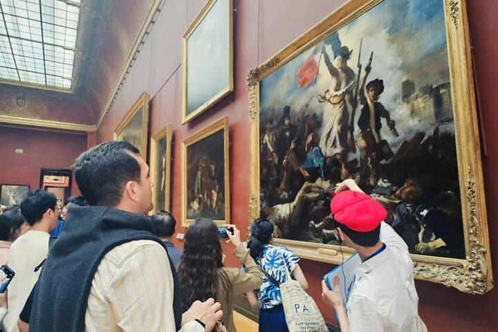 Louvre Museum Must-Sees Small-Group Spanish Guided Tour & Entry