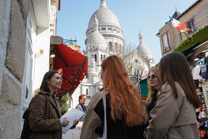 Montmartre Cabarets Absinthe and Bohemian Life Walking Tour