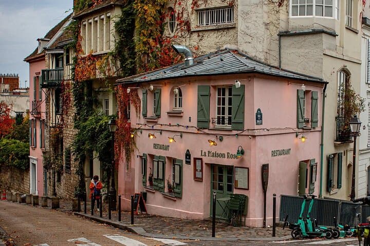 Montmartre Cabarets Absinthe and Bohemian Life Walking Tour