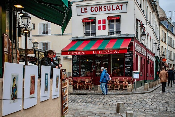 Montmartre Cabarets Absinthe and Bohemian Life Walking Tour