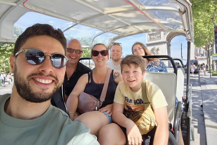 Private Tour of Paris in Tuktuk