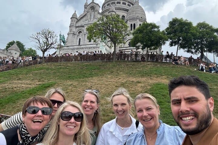 Private Tour of Paris in Tuktuk