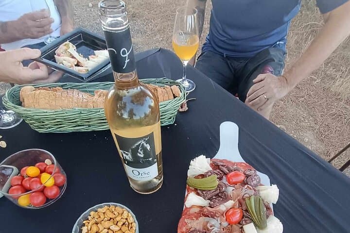 Rosé wine from Mas Farchat and tapas