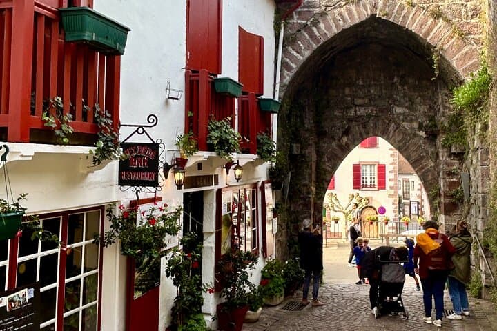 Explore Biarritz: 3-Day Private Minivan Tour