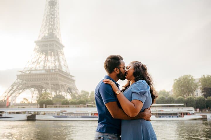 Photoshoot Express Eiffel Tower or other Couples and Proposals