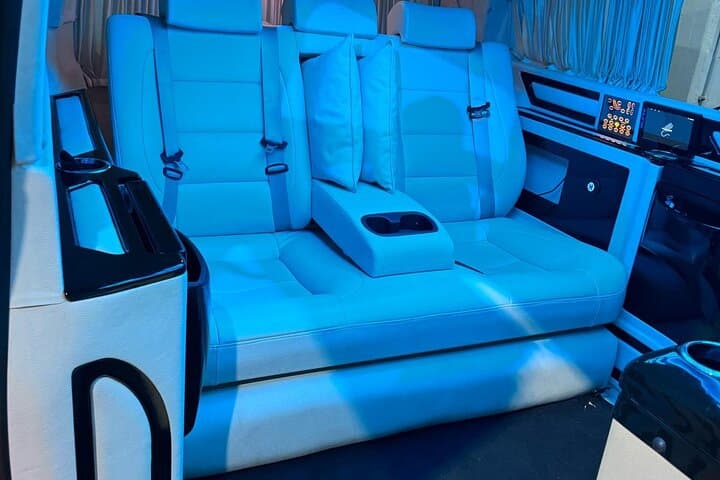 Private Transfer Between Paris and Disneyland