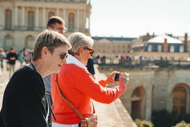 Private Versailles Palace and Garden with Van Transfer from Paris
