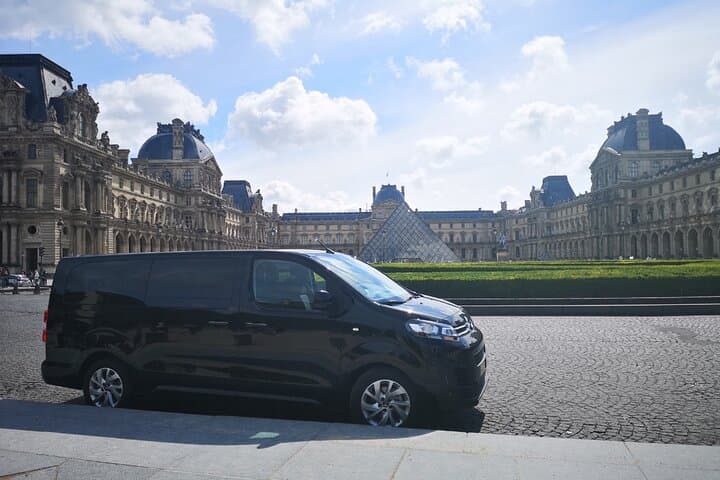 From Paris to palace in comfort. Skip the lines, stroll the gardens, soak up the royal drama.